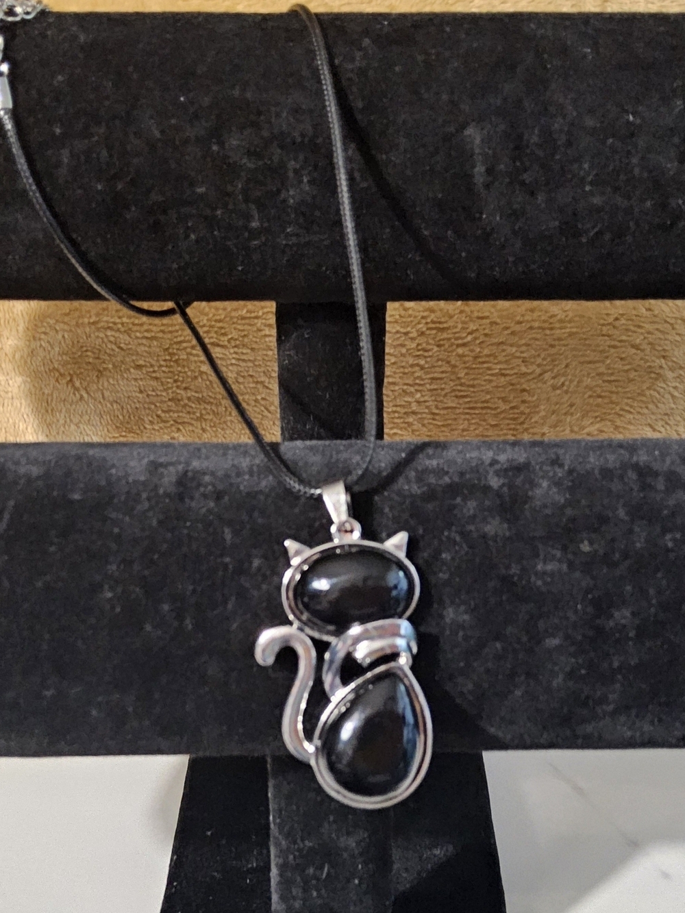 Vintage Silver Tone Faux Black Onyx Cat Pendant Necklace